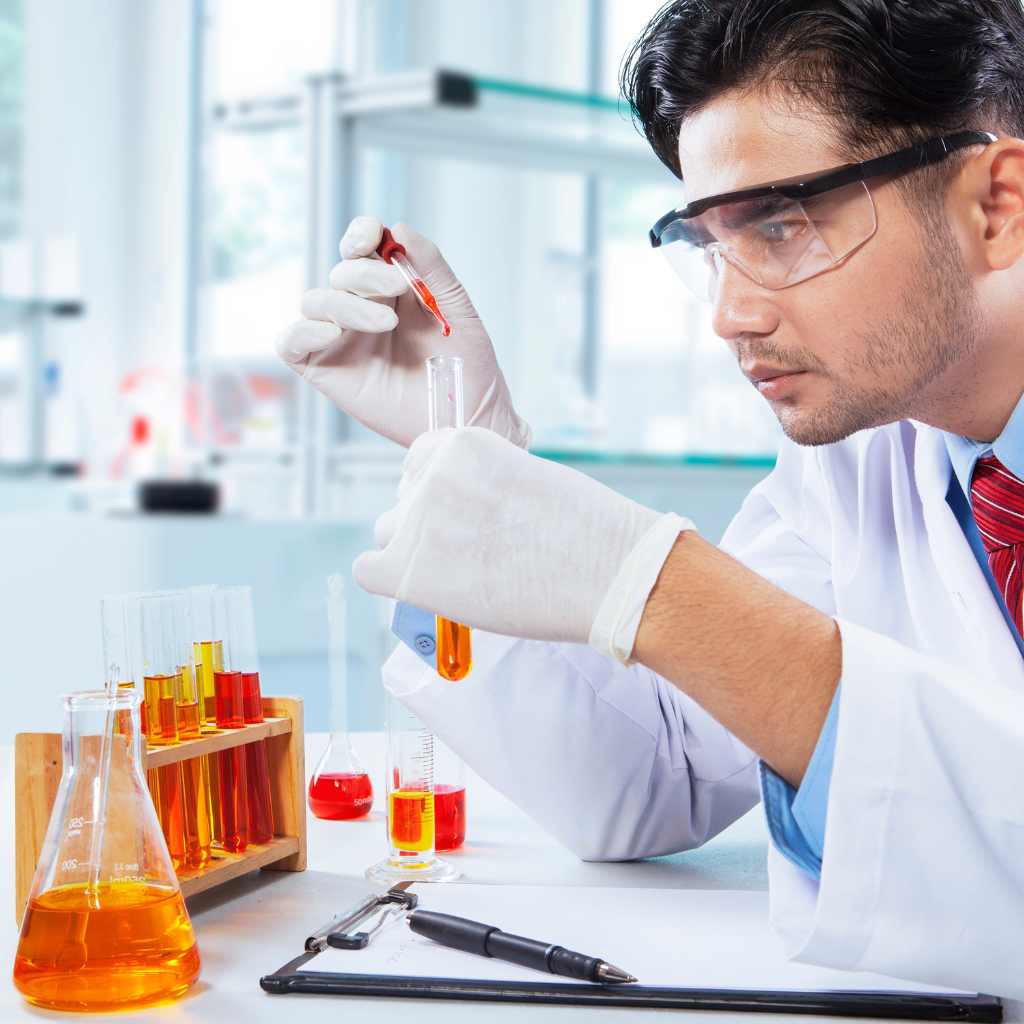 Guanti monouso rischio biologico e chimico: la conformità dei prodotti Guanti monouso rischio biologico e chimico